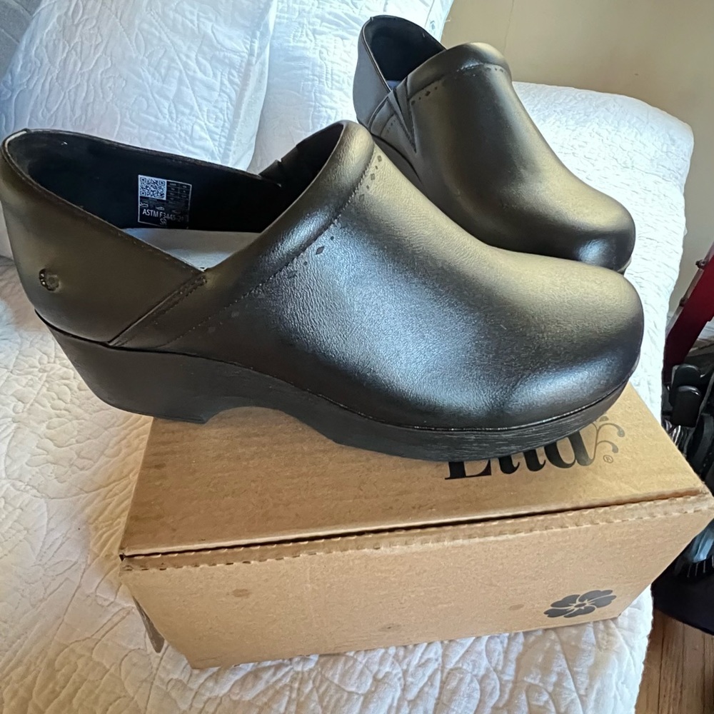 Brand New. Never worn. Packaging slip still in box. Juno Lila shoes. Size 10 BLK